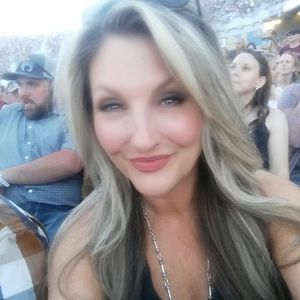 Meet your Posher, Debi